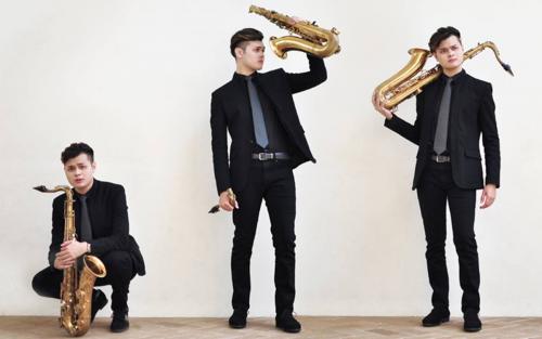 Alunan Seksi Saxophone Khas Bass G