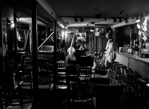 Intro, Kafe Jepang dengan Musik Jazz Terbaik