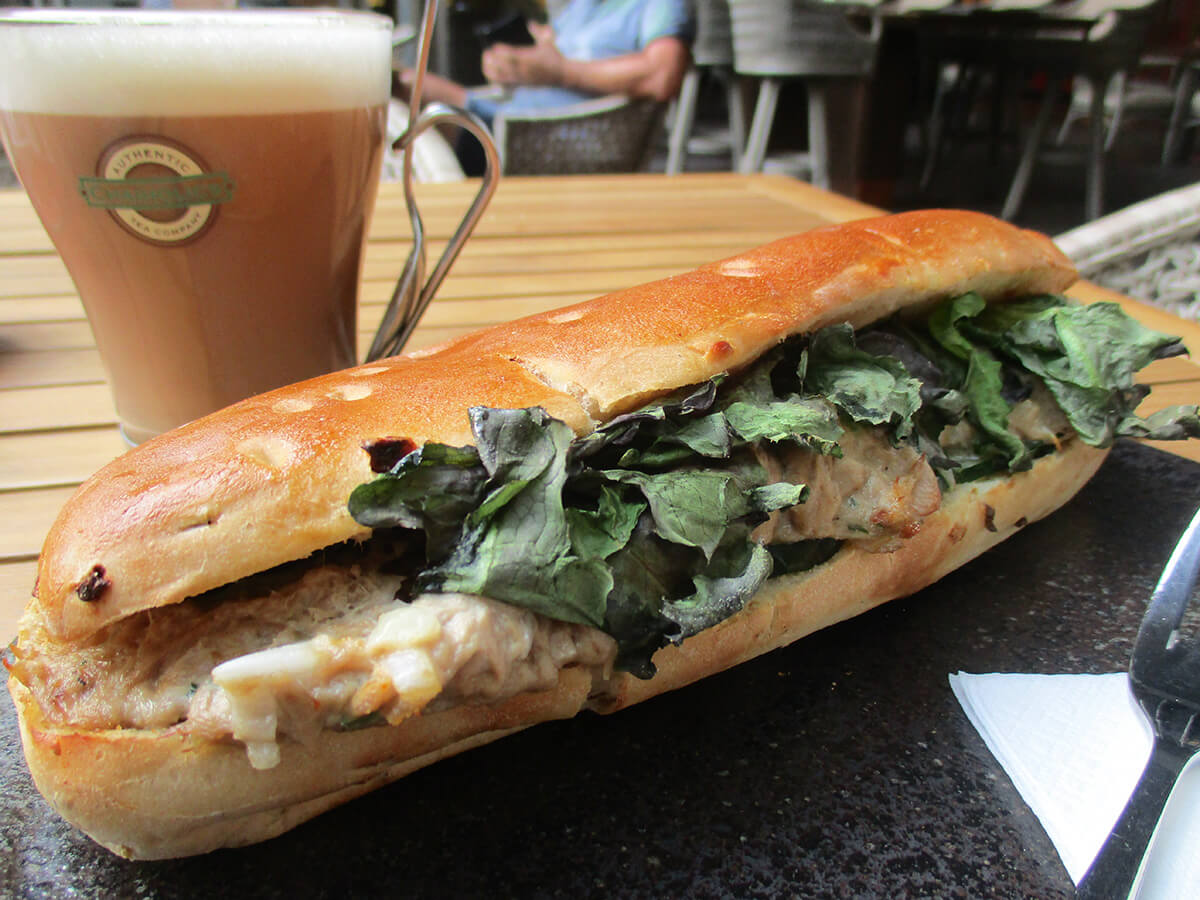 Ragam varian roti, cake bisa lo coba sebagai teman minum teh yang aduhai