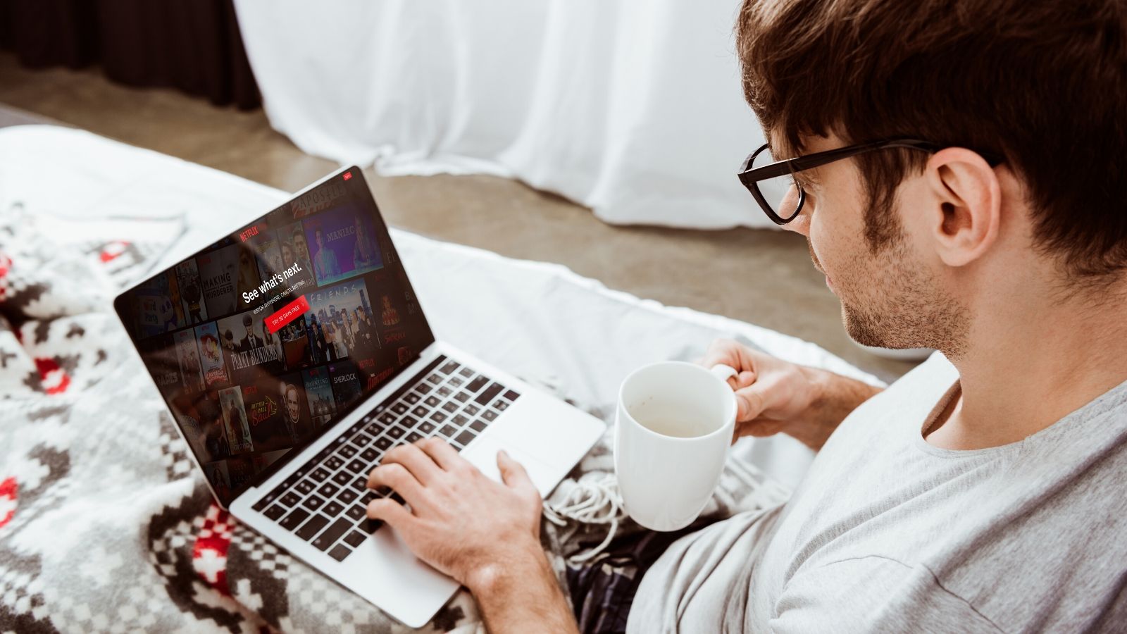 4 Hal Ini Bisa Lo Lakuin Di Malam Tahun Baru: Nggak cuma BBQan Bro!