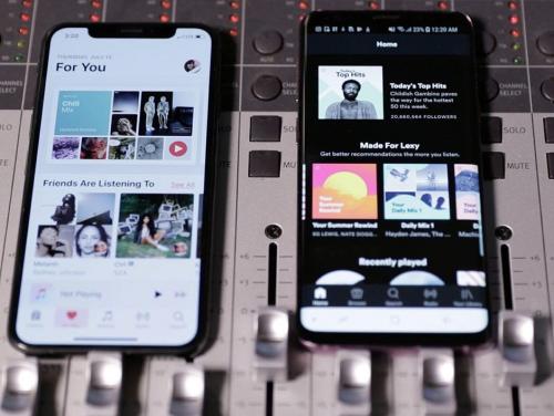 Apple Music VS Spotify: Mana yang Lebih Cocok buat Lo?