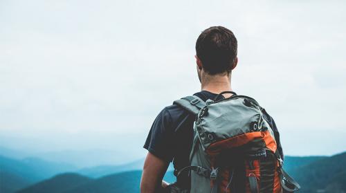 Solo Traveling 101: Aplikasi Wajib yang Memudahkan Liburan Lo!