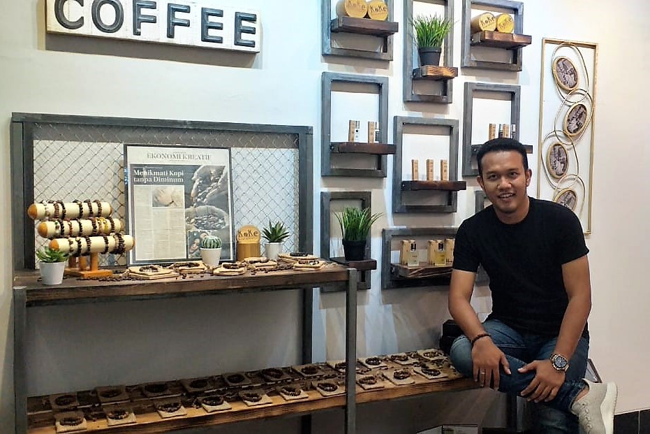 Yudhi Prasetyo &#039;Sulap&#039; Biji Kopi Pilihan Menjadi Minuman, Gelang, dan Parfum!