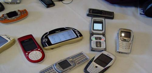 5 Fitur Ini Hanya Bisa Ditemukan di Ponsel Jadul