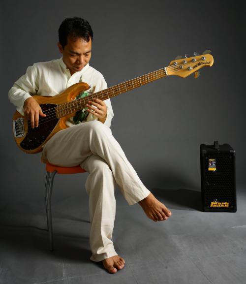 Jamming bersama Indro Hardjodikoro di MLDSPOT Instaclass –Bass Clinic