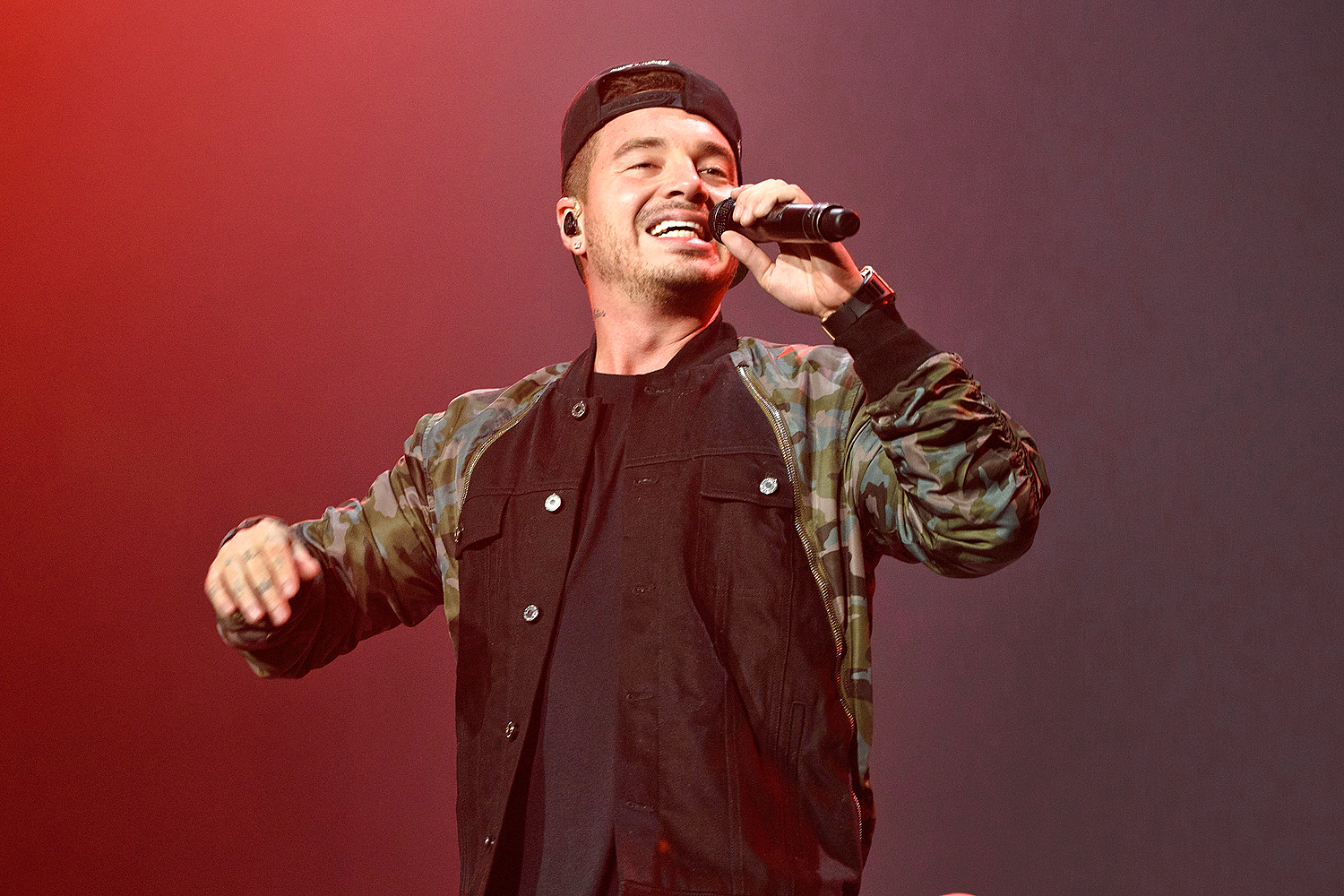 J Balvin Penyanyi Latin Dengan Ambisi Tembus Pasar Amerika
