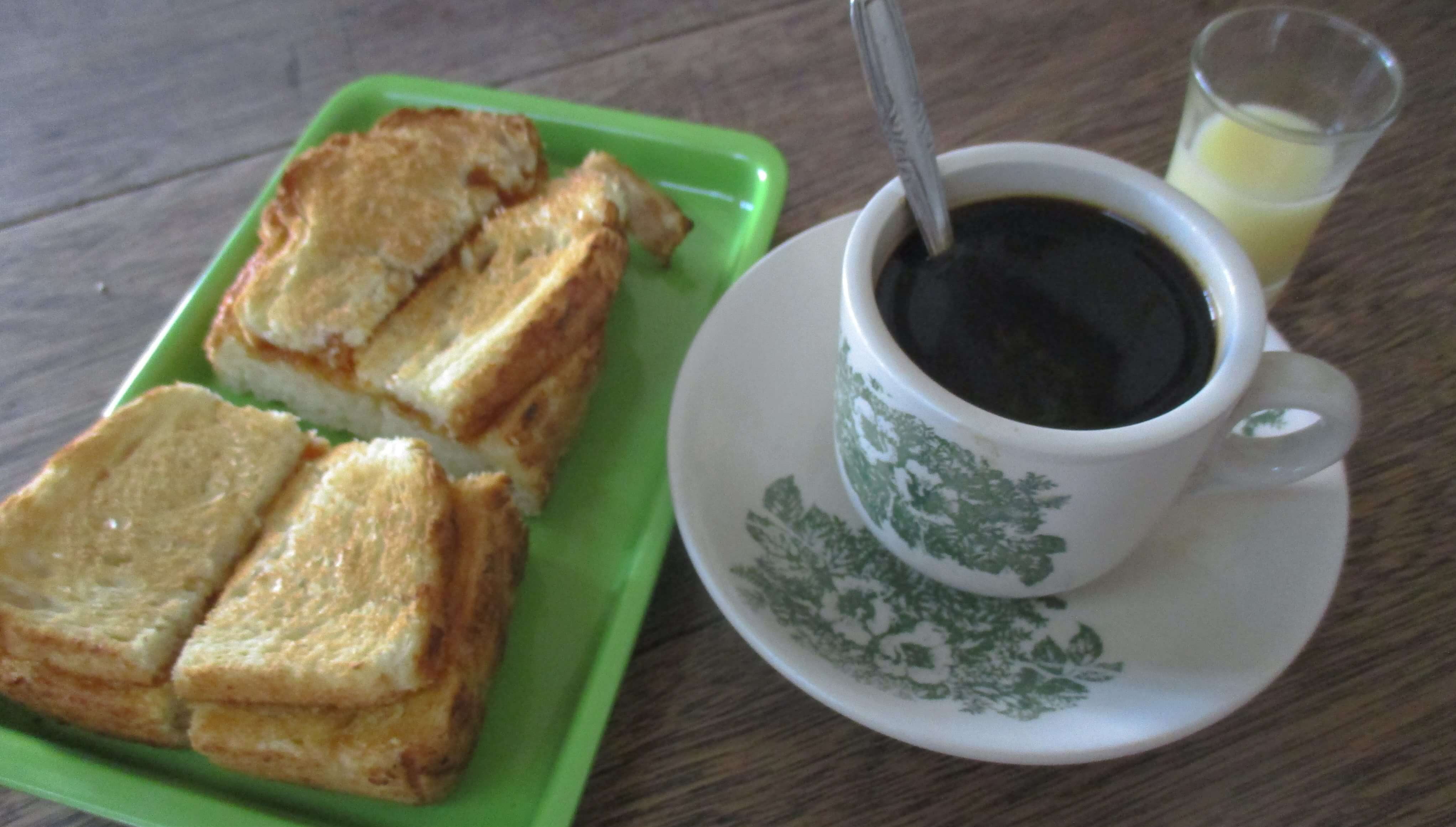 MLDSPOT | Kedai Kopi Apek: Menu Legendaris hingga Suasana Historis yang ...