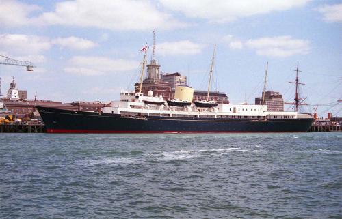 Lebih Dekat Dengan Kapal Pesiar Ratu Inggris