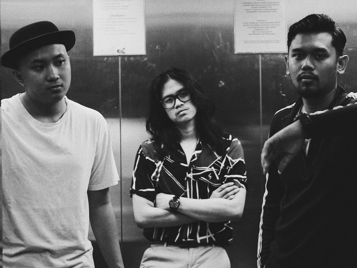 Proses kreatif dan kemajuan Morisade tak lepas dari peran teman-teman mereka juga. © Dok. pribadi Morisade