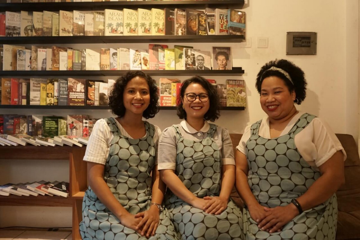 Pengalaman manggung yang memorable adalah nggak mandi pas manggung karena sebelumnya NonaRia sibuk berenang di pantai!