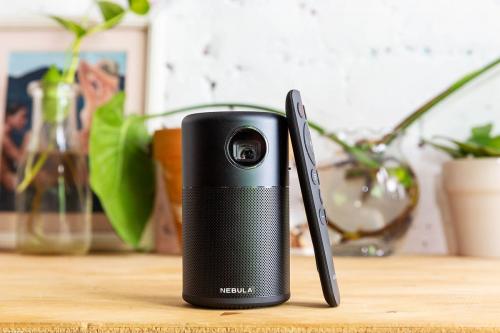 Protable Projector Bisa Bikin Lo Nonton Bioskop di Manapun!