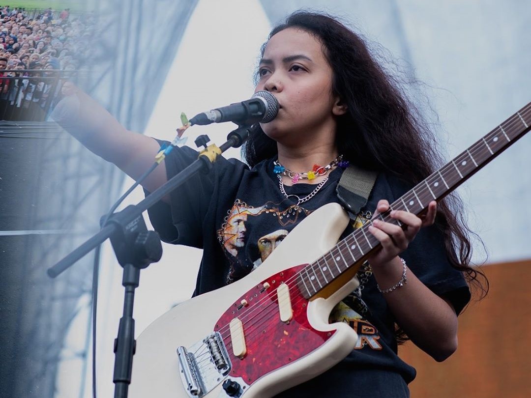 Selain sebagai musisi, Rinrin juga hobi menciptakan lagu