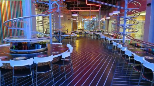 Rollercoaster Restaurant Pertama di UK