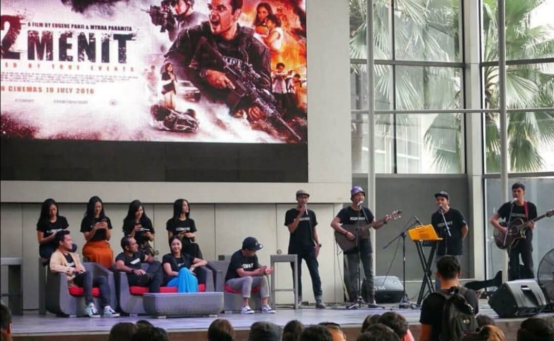 Semenjana saat manggung dalam rangka promo Film 22 Menit. Lagu berjudul Jakarta menjadi OST film tersebut.