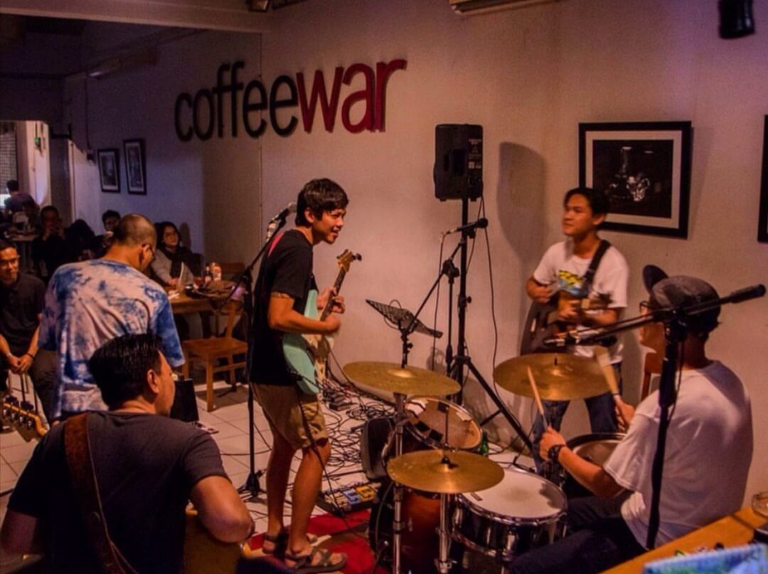 Aksi Semenjana di Coffeewar dalam sebuah Show Rilis Single.