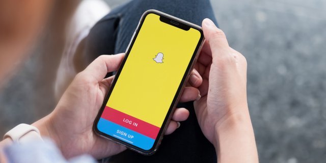 dibayar satu juta dollar kalau bisa viral di fitur terbaru snapchat yaitu spotlight. siap buat bikin konten video menarik dan unik serta kreatif bro?