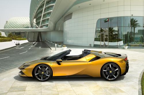 Ferrari SF90 Stradale Spider: Atapnya Kebuka, Bikin Suara Hypercar Makin Nyata!