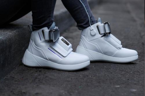 Sneakers dengan Wi-fi dan TV Mini Buatan Virgin America